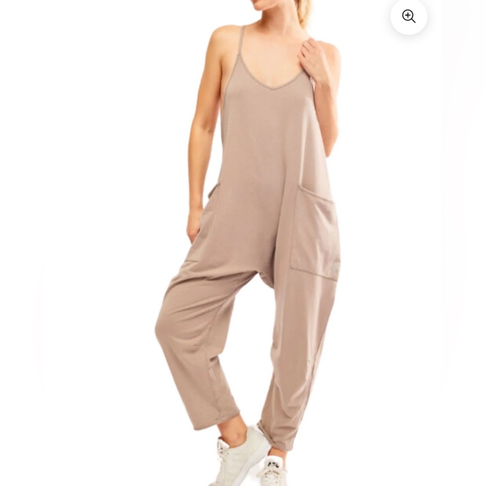 FREE PEOPLE HOT SHOT ONESIE IN PUMICE